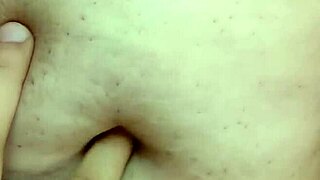 hey i love fingering this curvy milf's sexy belly close up 😍🔥👅