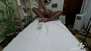 pretinha gostosa trainer caught naked sucking therapist in tantric massage