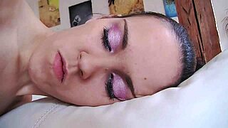 hey, country brunette elis strips shorts to finger in pantyhose