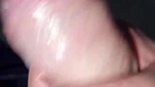 喘ぐ女が巨大チンポでイキ狂う - 口開け俺の精液飲めよ