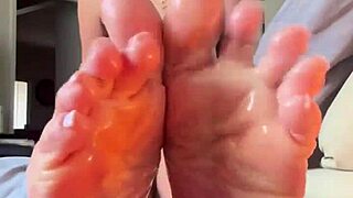 Redbone soles OILED UP for your JOI foot fetish explosion!