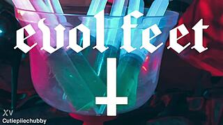 Stuff latex pantyhose in Morrigan's feet fetish dream?