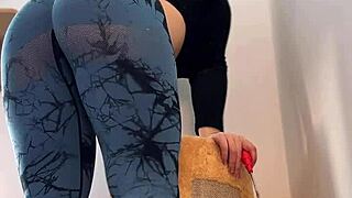 Latina Housewife's Perfect Round Ass In Leggings Workout