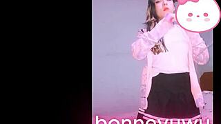 bonneyuwu argentinan putita masturbatin on bed so wet umm