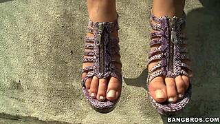 babe's toes sucked during intense footjob