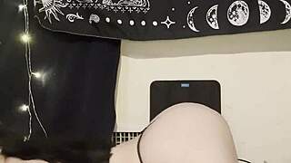 watch me finger my goth teen pussy and spread fat ass cheeks wide