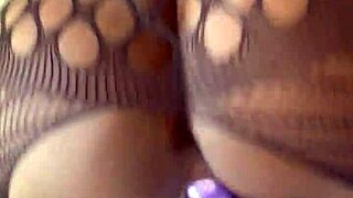 Petite bubble butt babe solo dildo ride