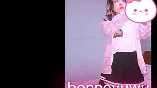bonneyuwu argentinan putita masturbatin on bed so wet umm