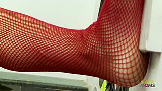 brunette milf seeks gloryhole blowjobs and facials