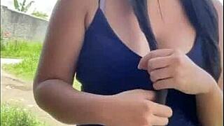 Te ofrezco dinero venezolana, ¿me dejas follarte en público ahora?