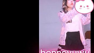 bonneyuwu argentinan putita masturbatin on bed so wet umm