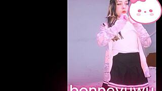 bonneyuwu argentinan putita masturbatin on bed so wet umm