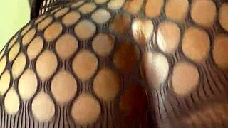 Petite bubble butt babe solo dildo ride