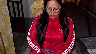 hermosa colegiala follada duro por su belleza sexy irresistible!