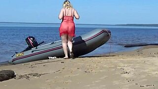 milf's juicy ass tempts on beach in homemade solo tease
