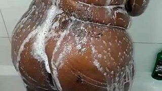 who wants juicy montana's ebony ass and tits?