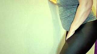 chubby milf gaps huge pussy in wet leggings