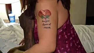 mi amada esposa conoció este negro en bar y devoró sus 10 pulgadas creampie