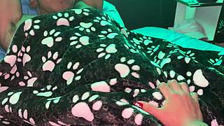 athletic tight pussy tempts hermanastro into hot masturbation session