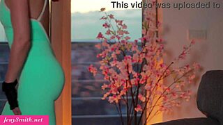 Damn, hot MILF Jeny Smith strips naked after teasing leggings workout!