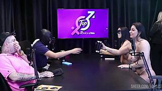 NEGÃO PAUZUDO FUCKS TWO HOT WIVES LIVE!