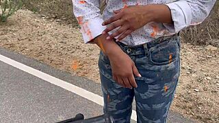 corporate lady gets fucked by colleague after lift request 😏💋