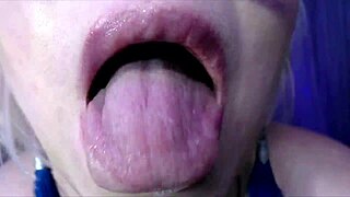 Curvy mature whore squirts in virtual bed