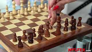 chess master rims milf pussy while she moans for more group action