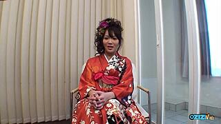 geisha babe flashes shaved cunt in upskirt casting rub