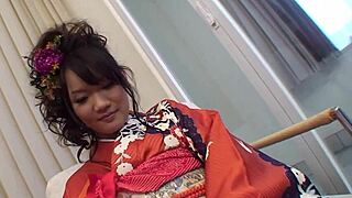 geisha babe flashes shaved cunt in upskirt casting rub