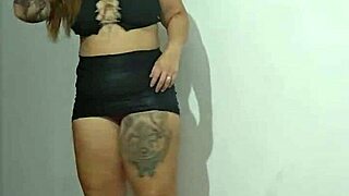 flashing tits while fingering pussy on table corner