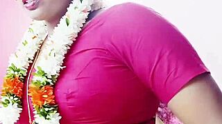 Indian saree housewife cheats with dirty blowjob and telugu talk