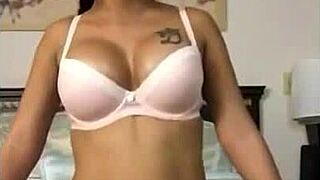 cuban hottie teases phat ass twerk in bra?