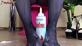 BRUNETTE IN PANTYHOSE DELIVERS MESSY FOOTJOB CREAMPIE