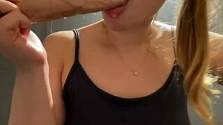 Teen BLONDE MASTURBATES in PUBLIC Outdoors