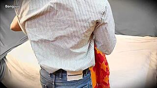 Indian bhabhi bends for delivery boy doggy in saree