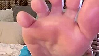 GODDESS BRIANNA'S DRIPPING RITUAL!! FEET TOES WET PUSSY!!