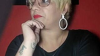 eu a lesbica sensivel dei pra o taxista... ai que delicia!