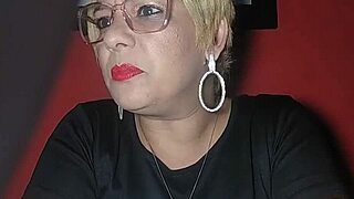 eu a lesbica sensivel dei pra o taxista... ai que delicia!