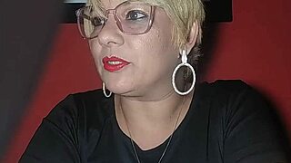 eu a lesbica sensivel dei pra o taxista... ai que delicia!