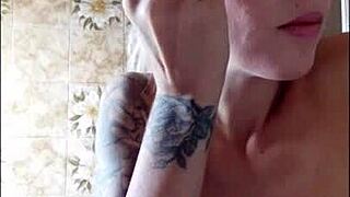 she loves farting loud while doing makeup voyeur cam