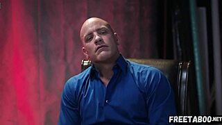 Blonde milf overwhelmed by photoshoot fucking ecstasy