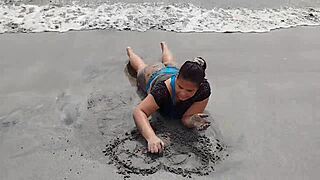 Curvy Latina Gordita Flaunts Huge Beach Ass