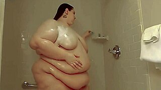 SSBBW Xutjja Shaves Smooth After Steamy Shower!