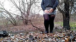 curvy milf sprays warm piss stream ready