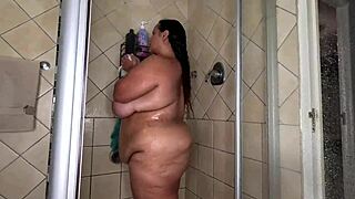 whoa, check this big tits bbw soaping up her huge ass in shower 😍🫧