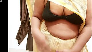 i crave shwetha's massive indian boobs bursting from saree