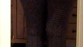 milf wife flaunts big ass in leggings