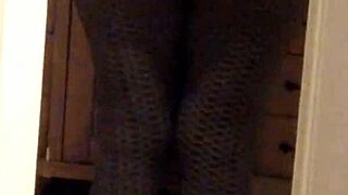 milf wife flaunts big ass in leggings