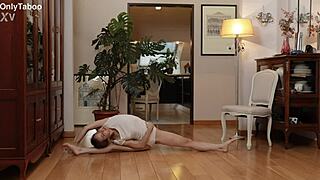 hey nicole murkovski stretch naked for me